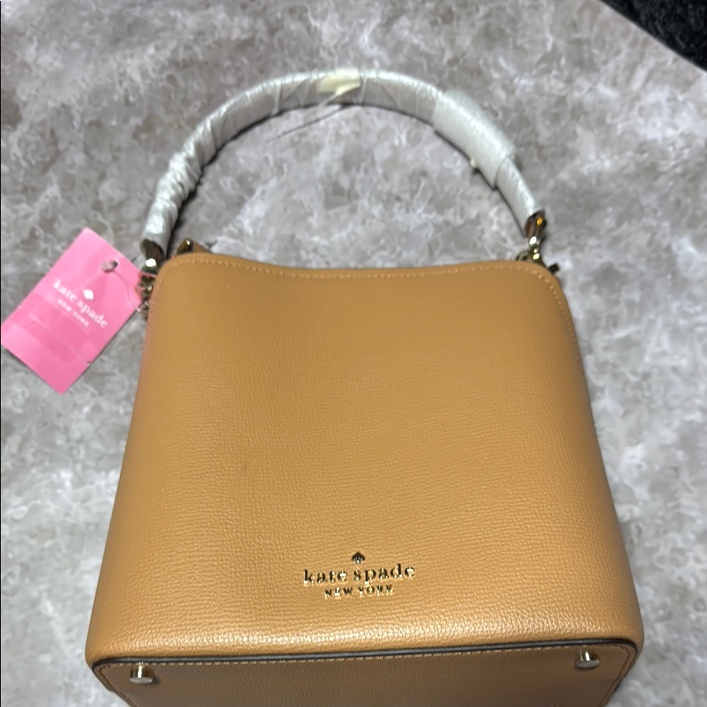 Kate Spade Tan Leather Small Bucket Handbag (NWT) ♠️